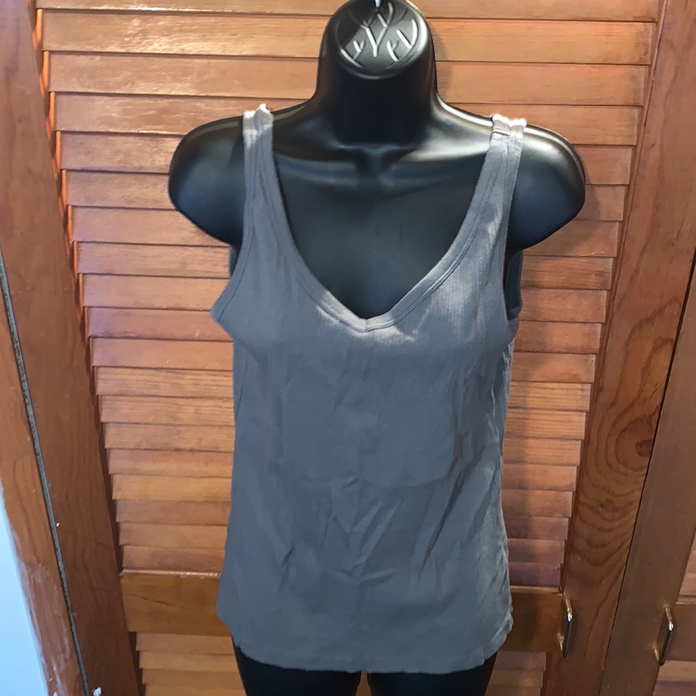 UNI QLO tank top